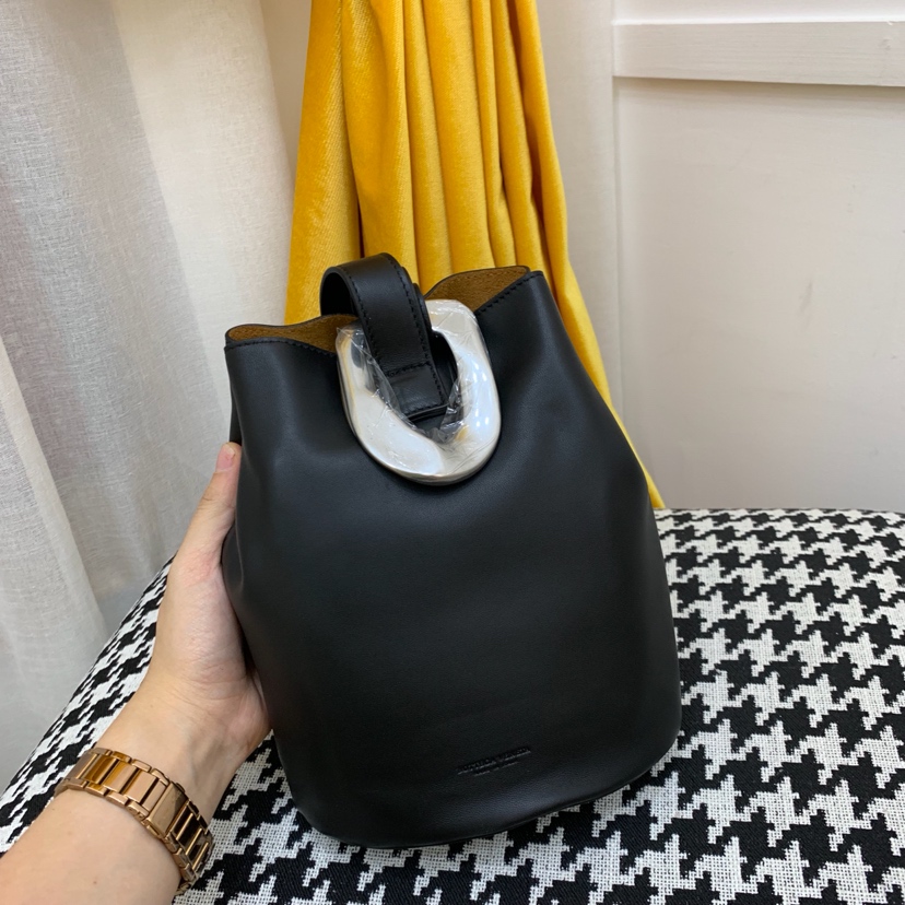 宝缇嘉最新款水桶包  顶级原版牛皮 内里全皮 代购版本 黑色