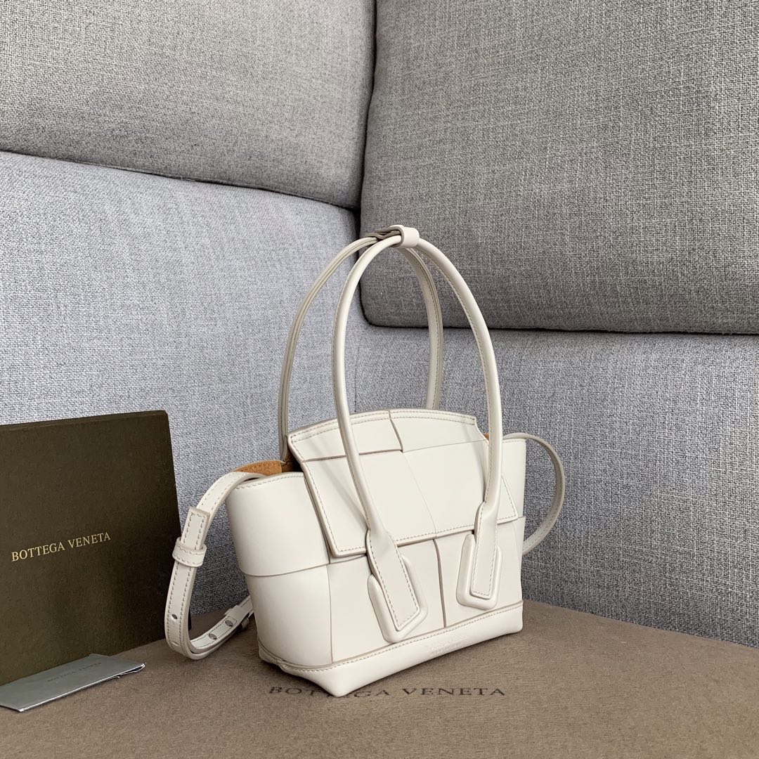 【P1430】Bottega Veneta Mini Arco购物袋 600606牛皮 平纹 白色 袋口28 底17.5宽8高17（不含手柄）