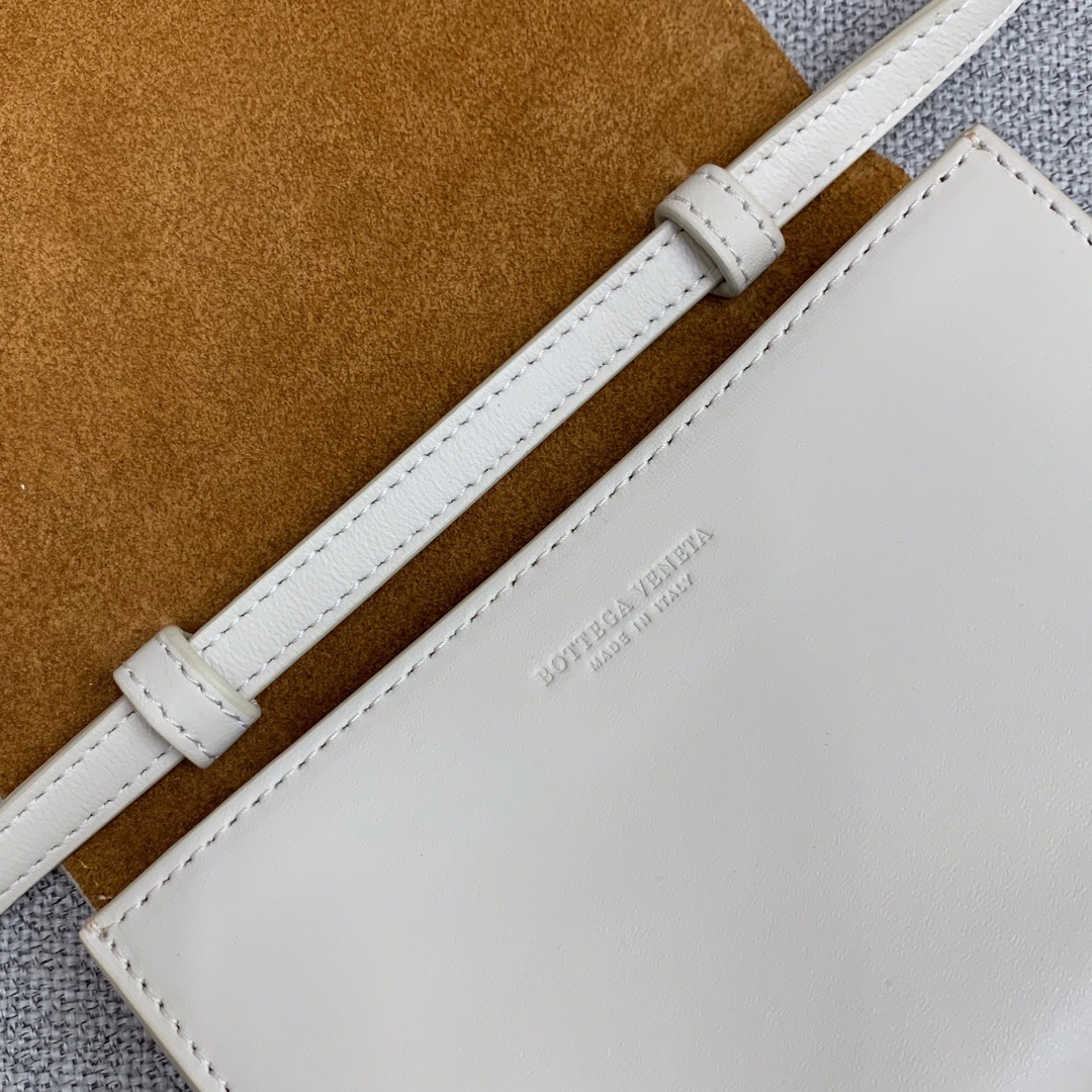 【P900】新款手袋CASSETTE 编织574051 尺寸16-13.5-8 羊皮/白色
