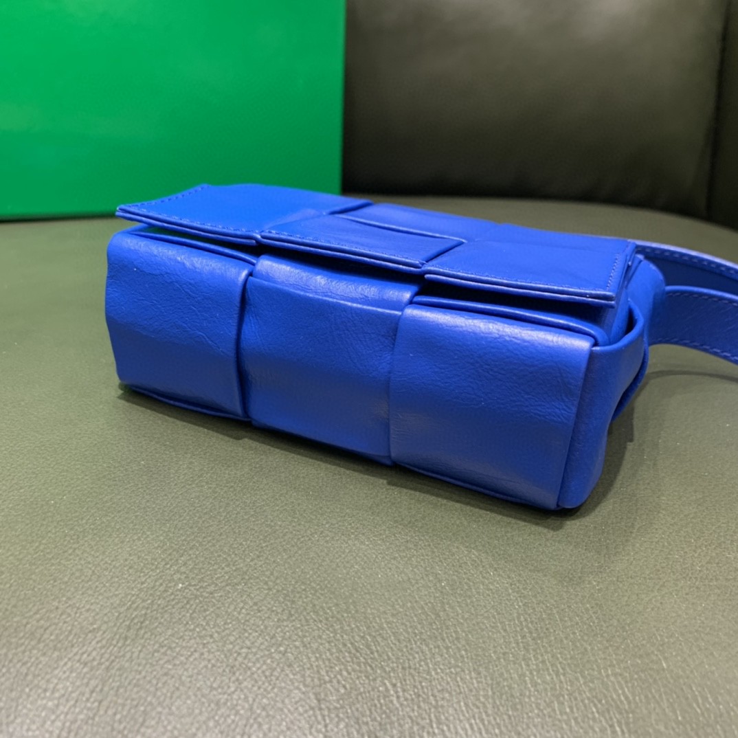 【￥1020】【CASSETTE 三格】钻蓝色 mini包 装可爱凹造型 回头率满分 12x8x4cm
