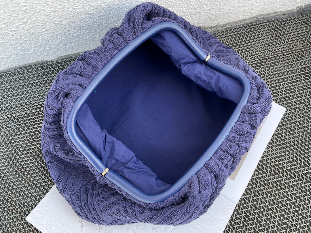 【￥1620】Bottega Veneta the pouch云朵海绵手拿包 Size:38×20×8.5cm 葡萄紫