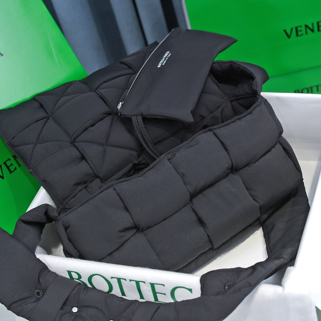 Bottega Veneta CASSETTE 加衬Intreccio编织尼龙斜挎包 30*15*7.5cm 黑色