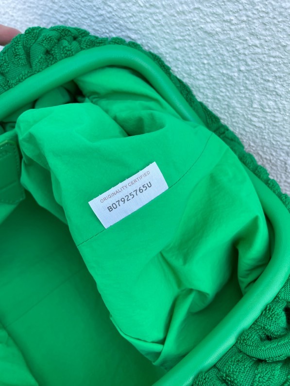 【￥1620】Bottega Veneta the pouch云朵海绵手拿包 Size:38×20×8.5cm 草绿色
