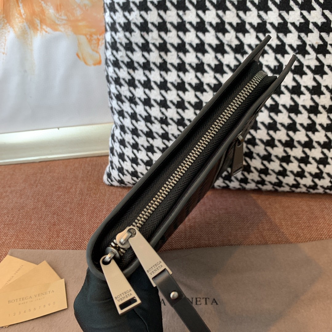 【￥780】Bottega veneta 20新款男士编织手拿包 28cm