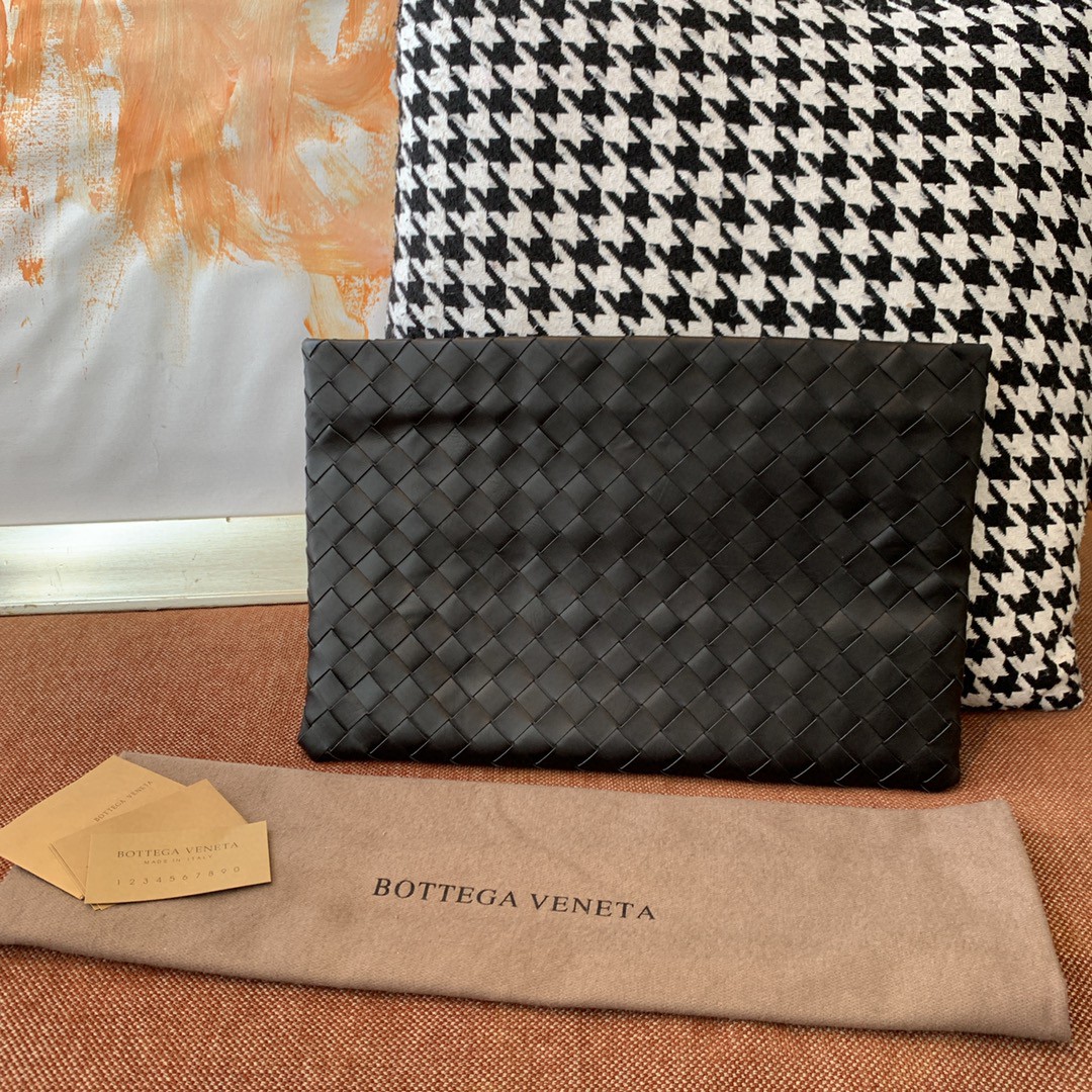 【￥720】Bottega veneta 20新款男士编织手拿包 35cm