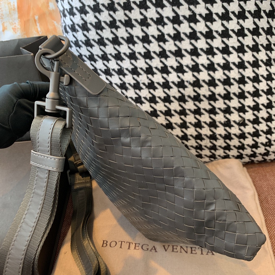  灰色#Bottega veneta 20新款编织纯色男士斜挎包水桶包 26cm   