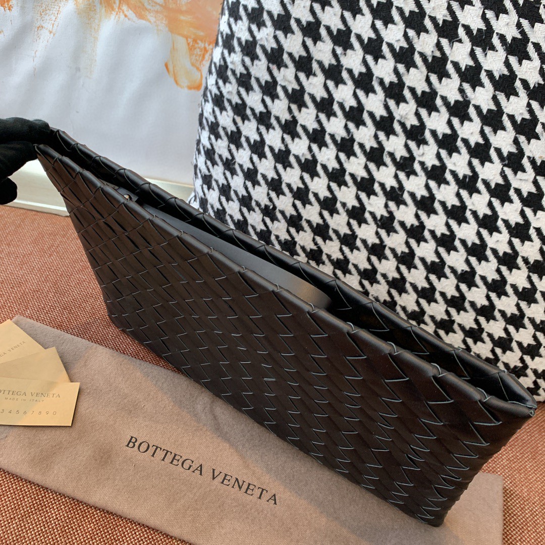 【￥720】Bottega veneta 20新款男士编织手拿包 35cm