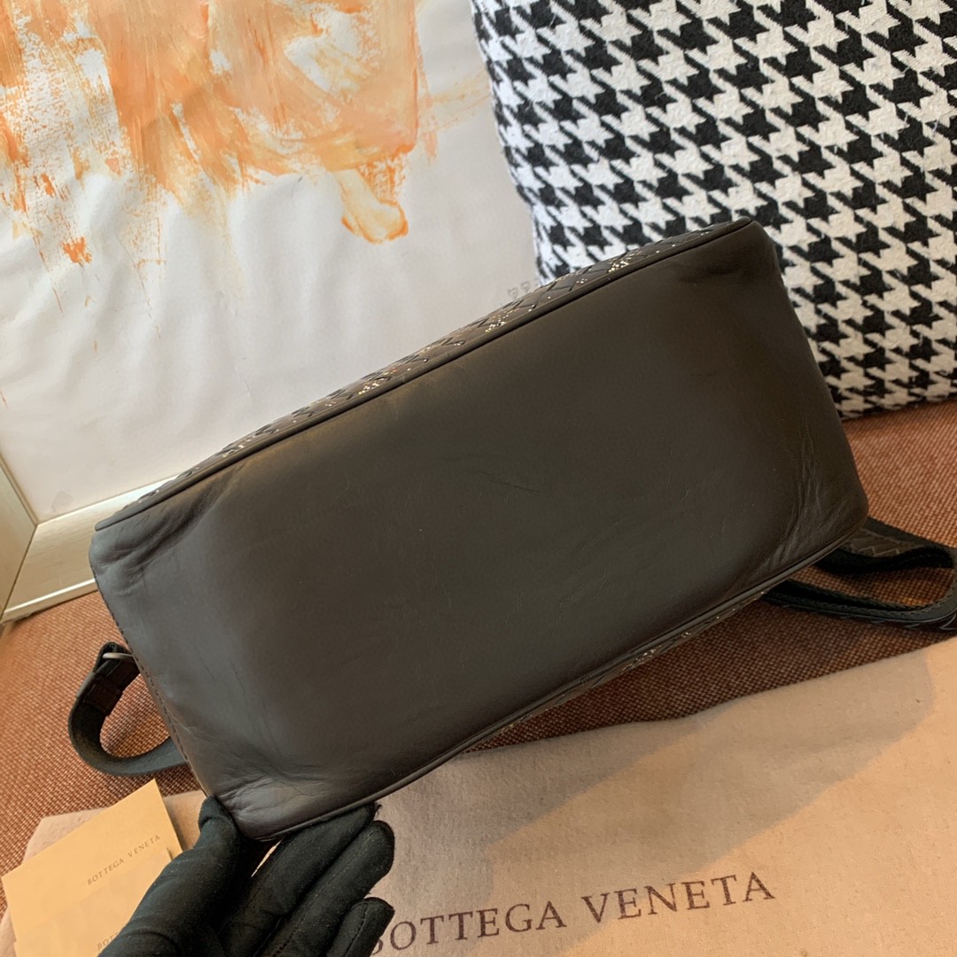 Bottega veneta 20新款胎牛皮编织雪花系列斜挎包男士包27cm