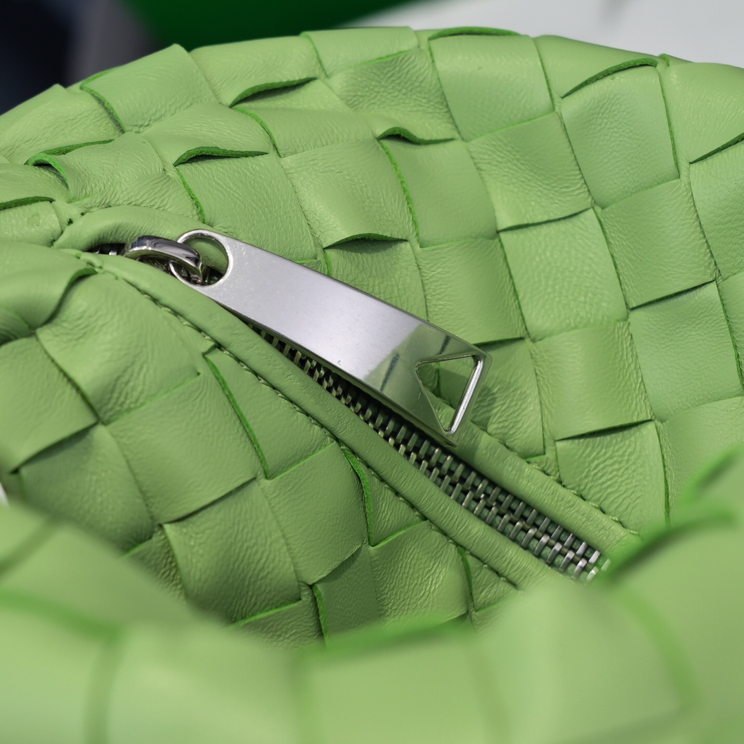 BV浅绿色 新版打结包 圆形款 Jodie手袋新款出货，顶级原版羊皮，内里全皮 28 * 22