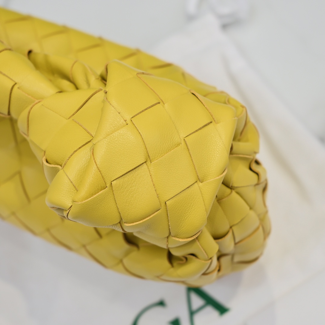 Bottega玉米黄 新版打结包 圆形款 Jodie手袋新款 顶级原版羊皮，内里全皮，系结提手编织 28 * 22