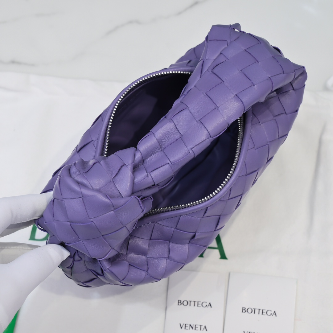 香芋紫，新版打结包 圆形款 Jodie手袋新款出货，顶级原版羊皮，内里全皮 28 * 22