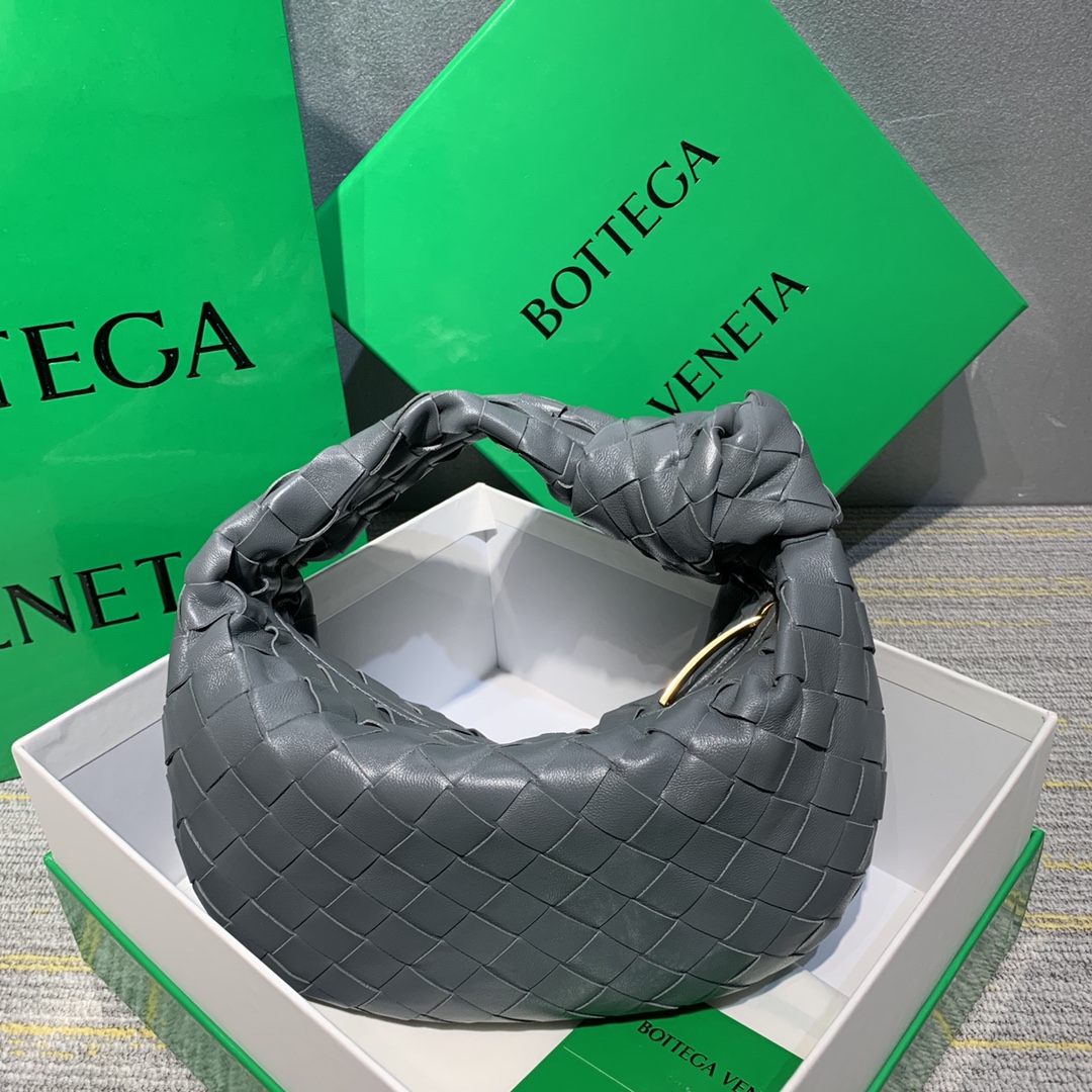 Bottega Veneta 灰色，新版打结包 圆形款 Jodie手袋新款出货，顶级原版羊皮，内里全皮 28 * 22