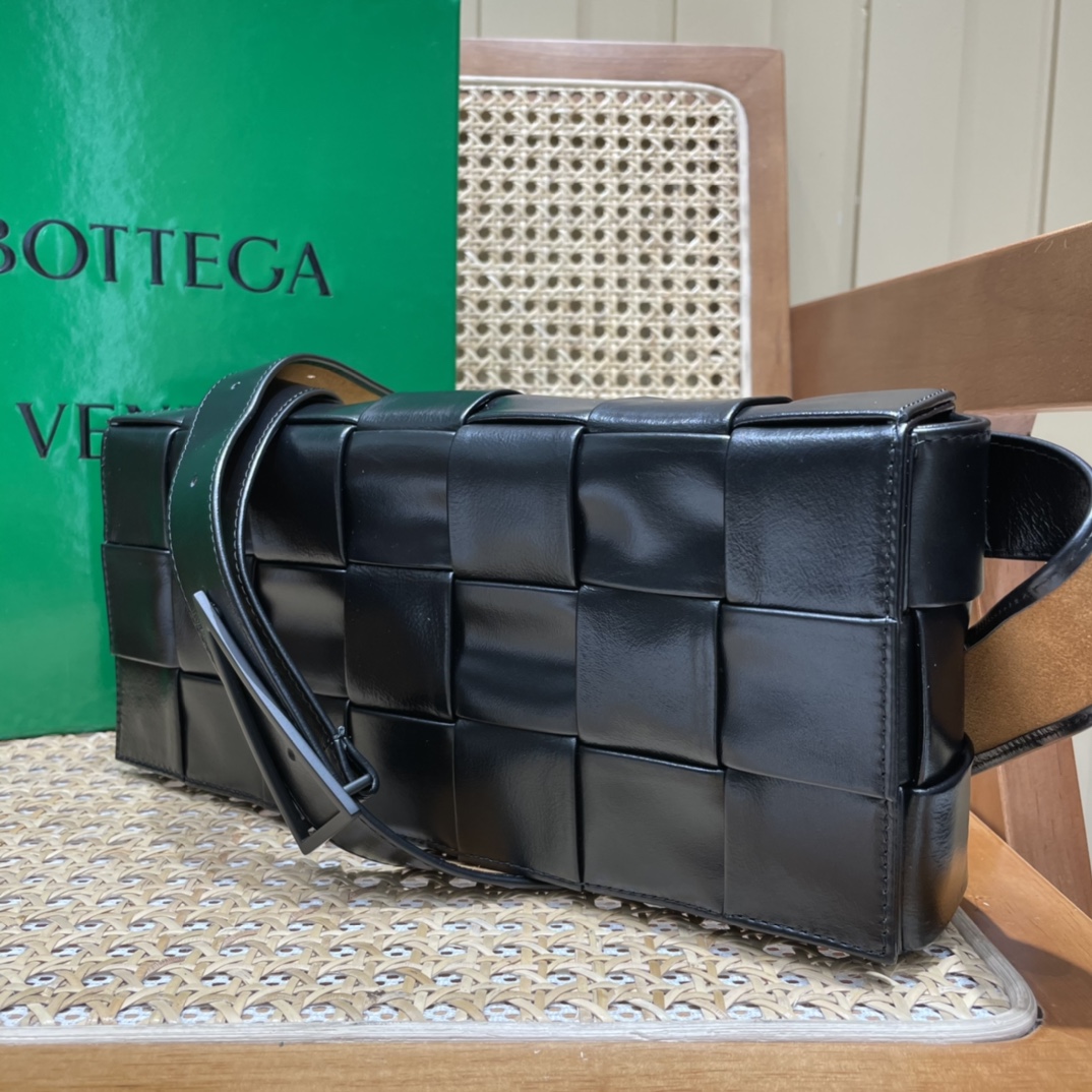 【￥1600】#CROSSBODY BAG# 黑色 超多用途魔方编织包 可作为斜挎包，胸包，腰包，手包 28*14*4