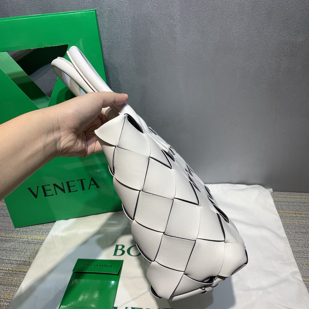 【￥2700】Bottega Veneta 宝缇嘉 5216 小号 new 托特购物袋原版小羊皮 里外全皮 拼色编织 新设计师保留于经典