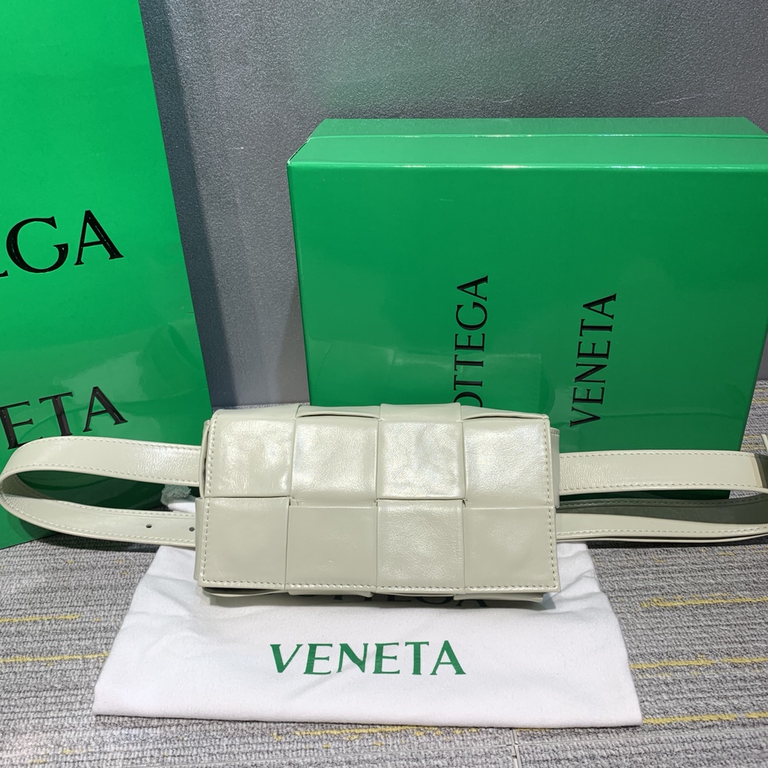 【￥1280】Bottega Veneta 宝缇嘉 7788 原版油蜡牛皮，内里容量非常大 17.5cm