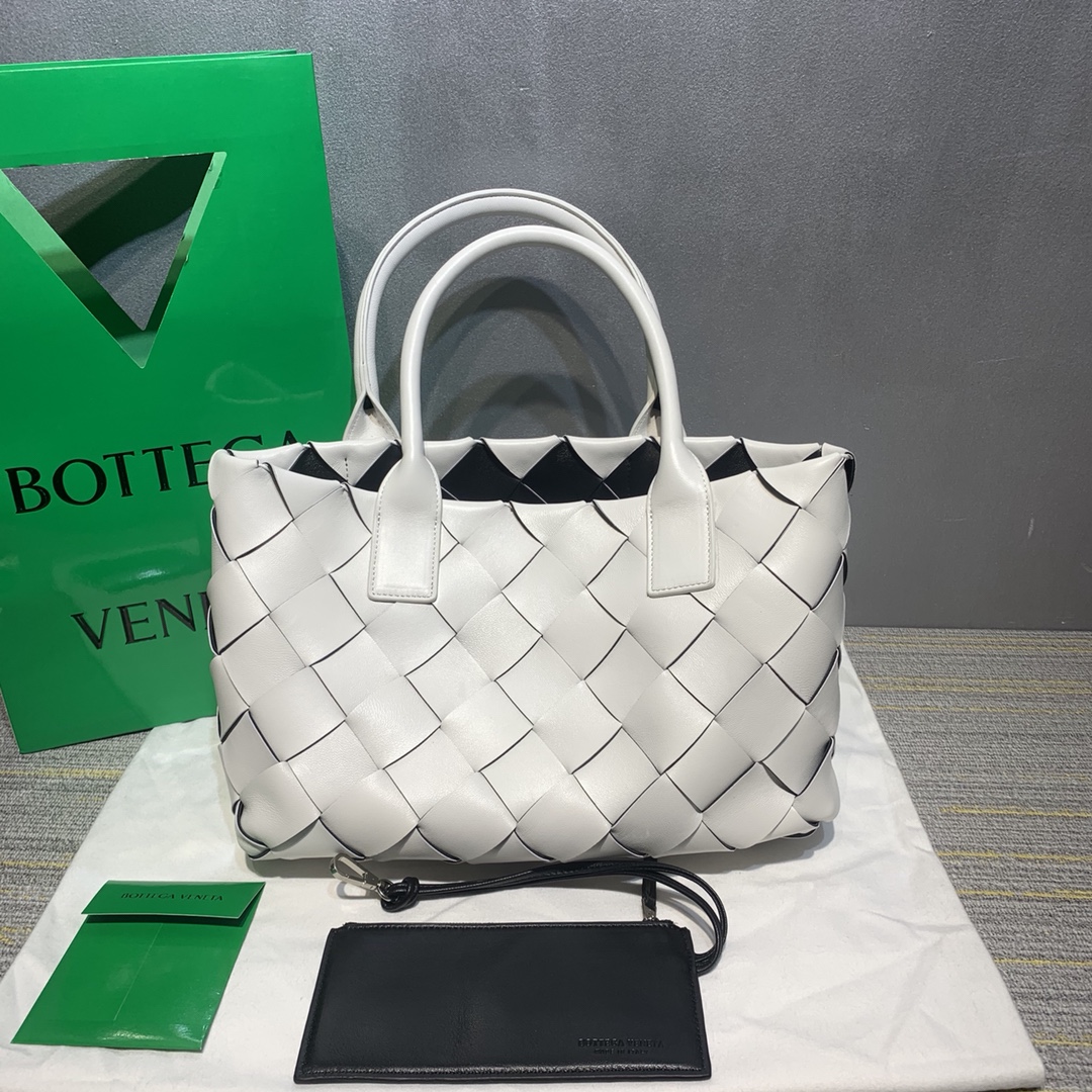 【￥2700】Bottega Veneta 宝缇嘉 5216 小号 new 托特购物袋原版小羊皮 里外全皮 拼色编织 新设计师保留于经典