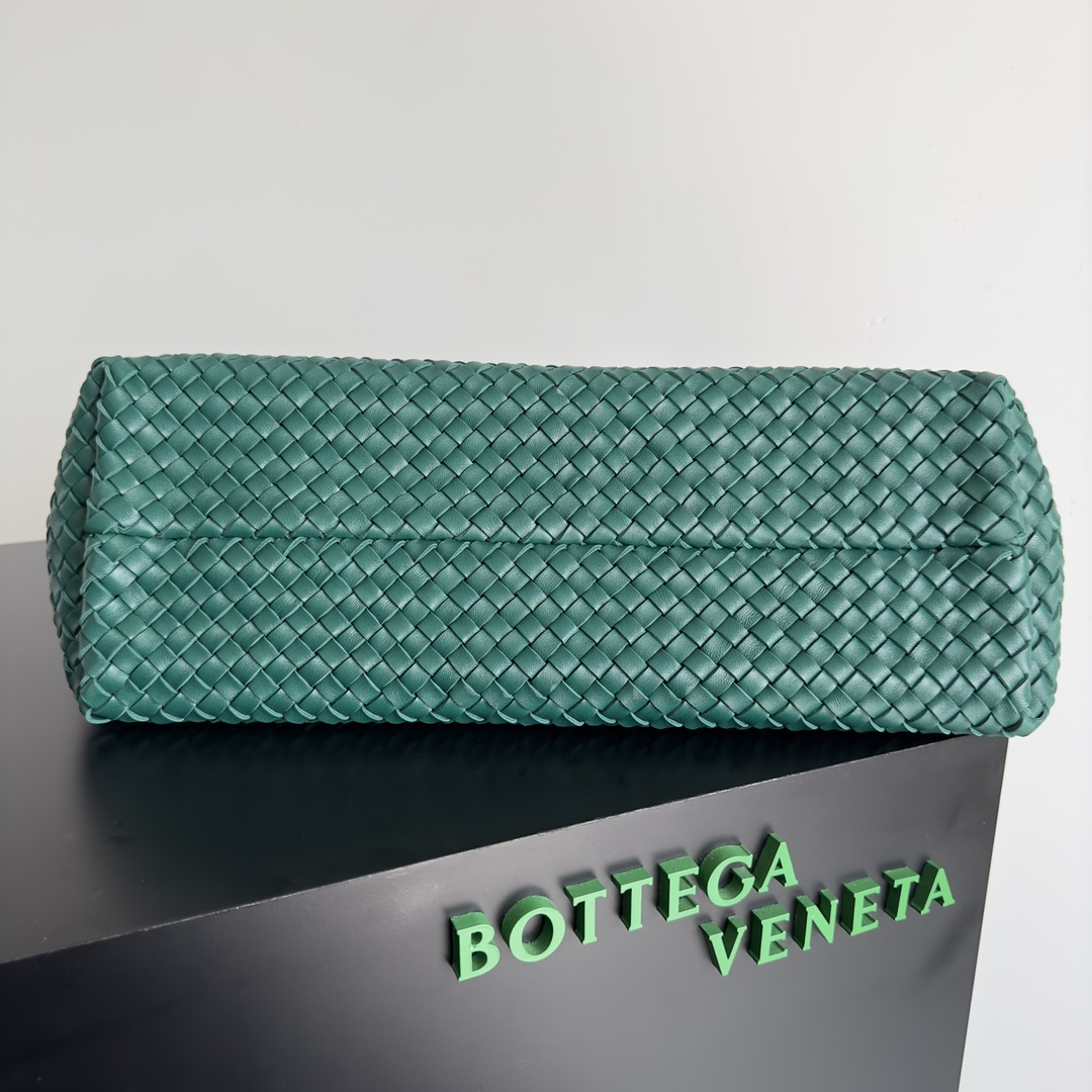 BV 经典回归 大号 Bottega veneta标志性款式之一 宽编织菜篮子 51cm