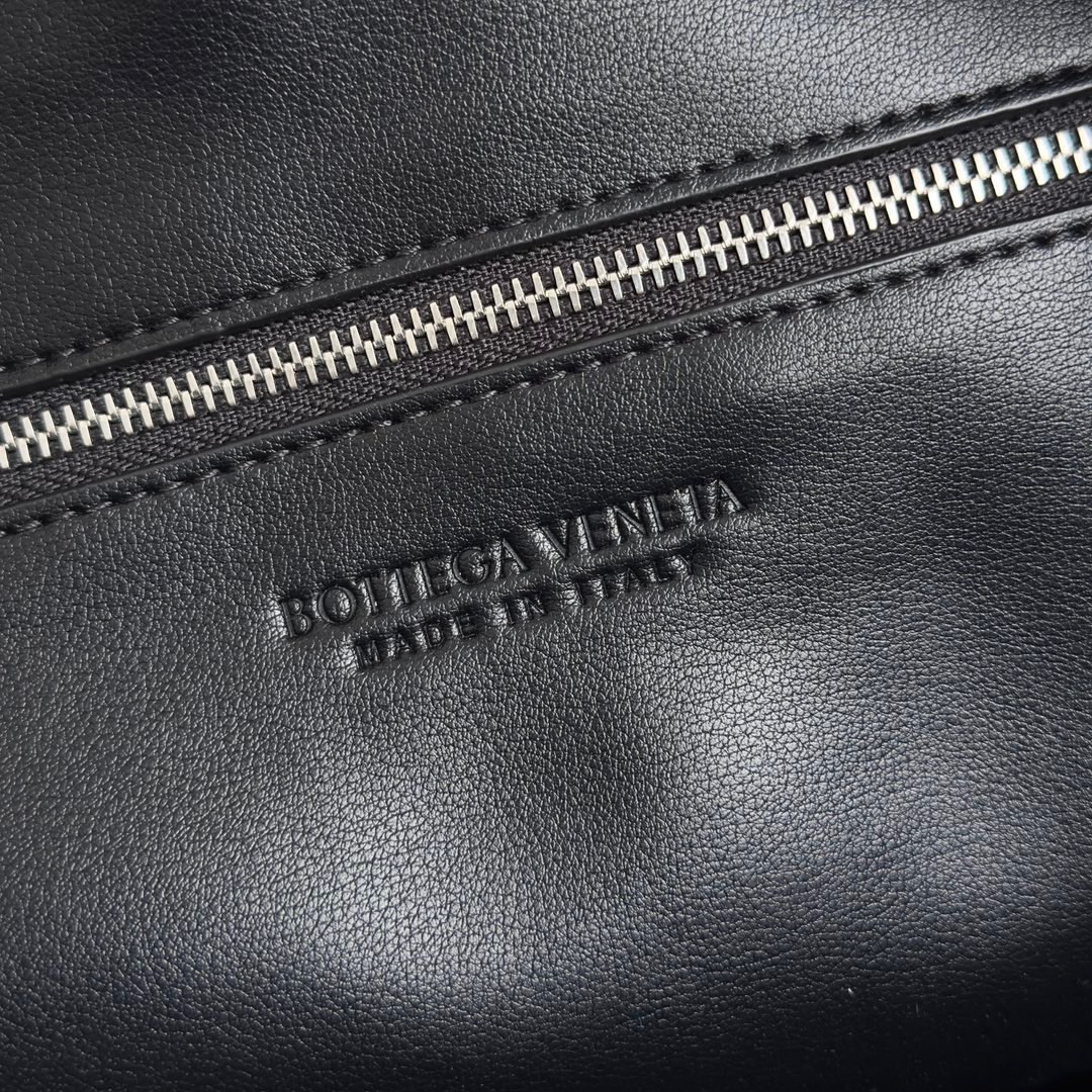 【￥1950】Bottega Veneta 宝缇嘉 5090 大号45cm Jodie手袋新款 顶级原版羊皮 内里全皮 系结提手编织